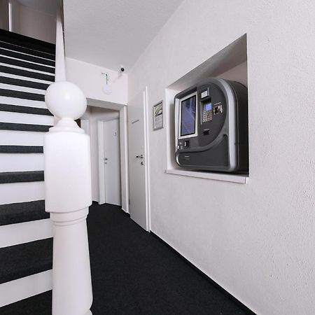 24/7 Selfcheckin Schmiedestrasse Hotell Leer Eksteriør bilde
